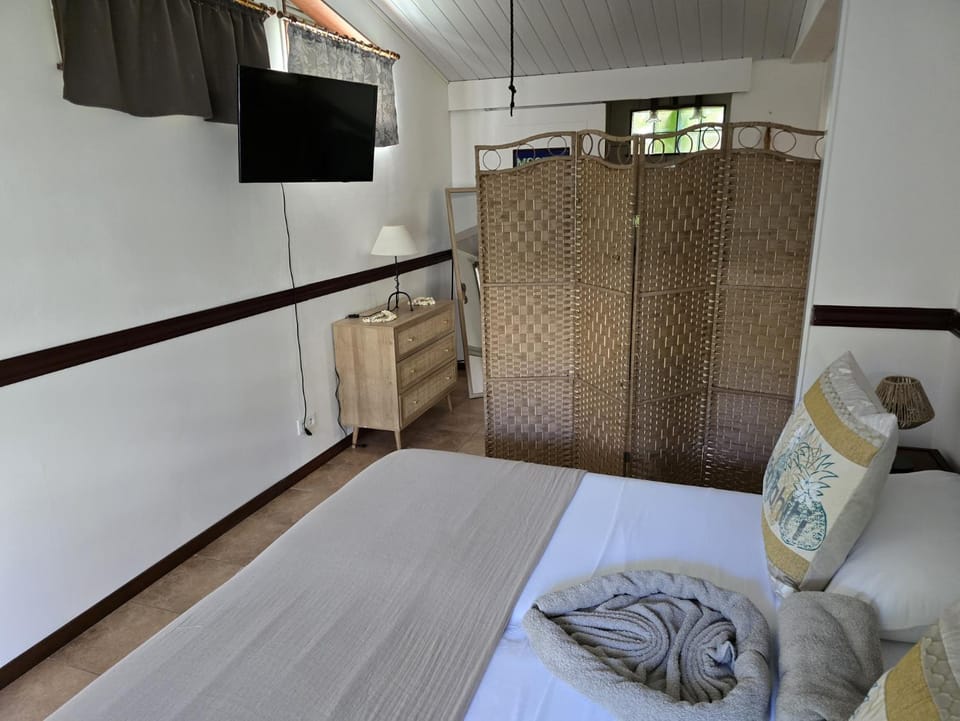 Fare Le Flamboyant House in Moorea-Maiao