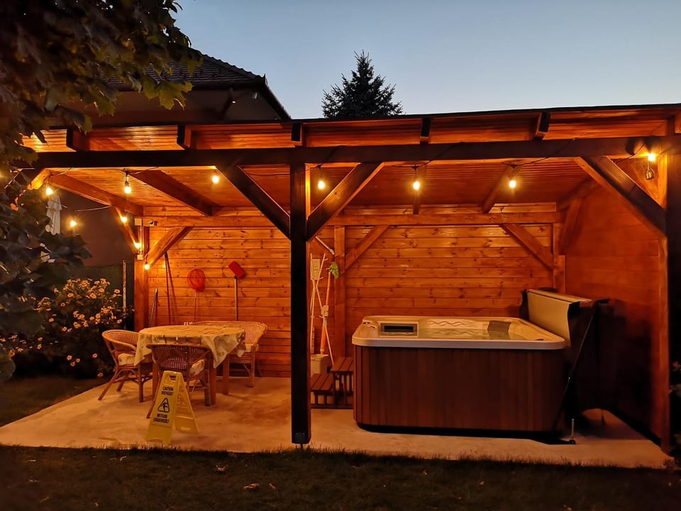 Patio, Hot Tub