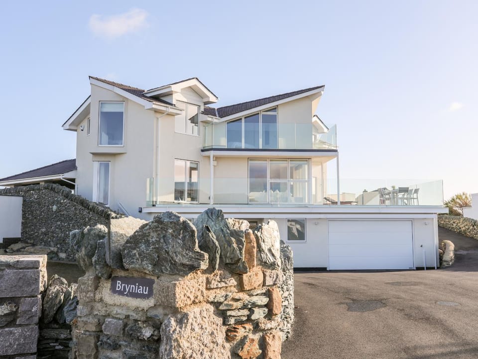 Bryniau House in Trearddur Bay