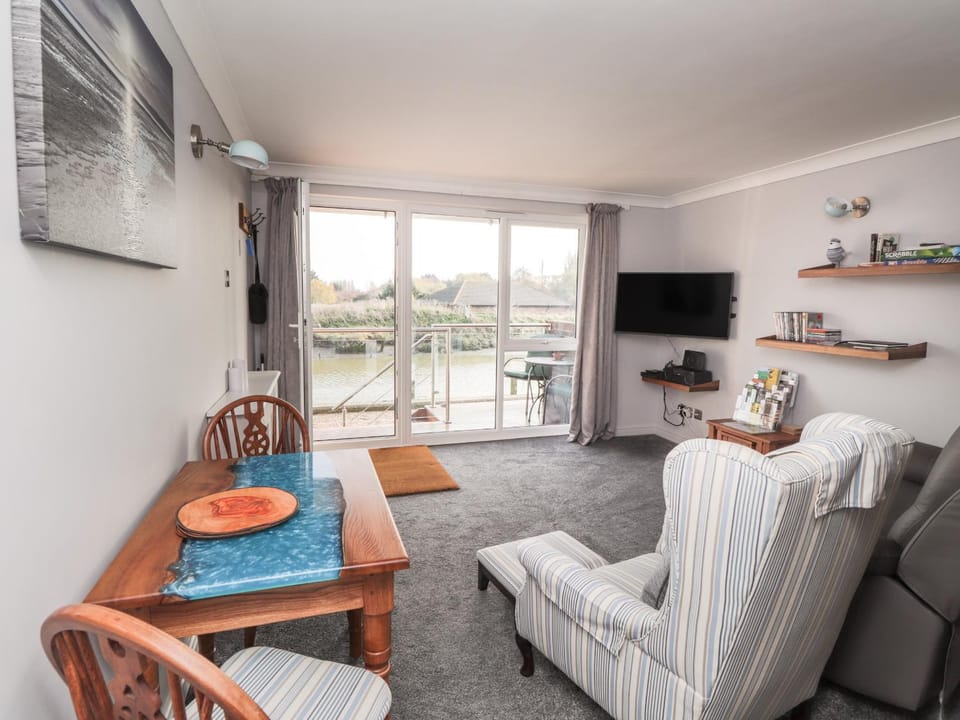 3 Tidal Apartment in Rother District