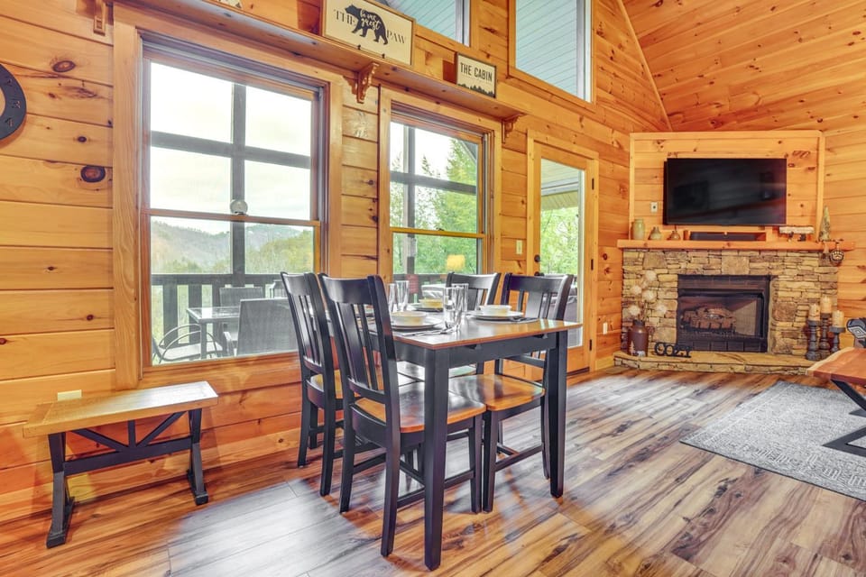 2-Tier Deck & Hot Tub: Quiet Sevierville Cabin Cabin in Sevier County