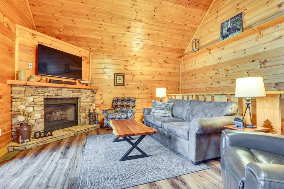 2-Tier Deck & Hot Tub: Quiet Sevierville Cabin Cabin in Sevier County