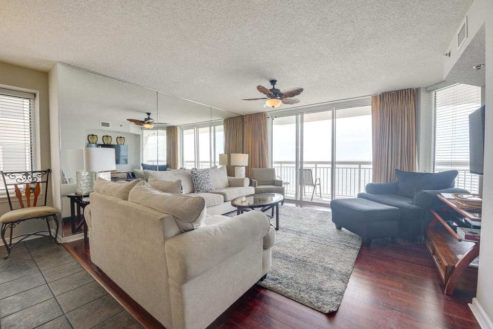 Oceanfront Corner Condo in North Myrtle Beach! House in Crescent Beach