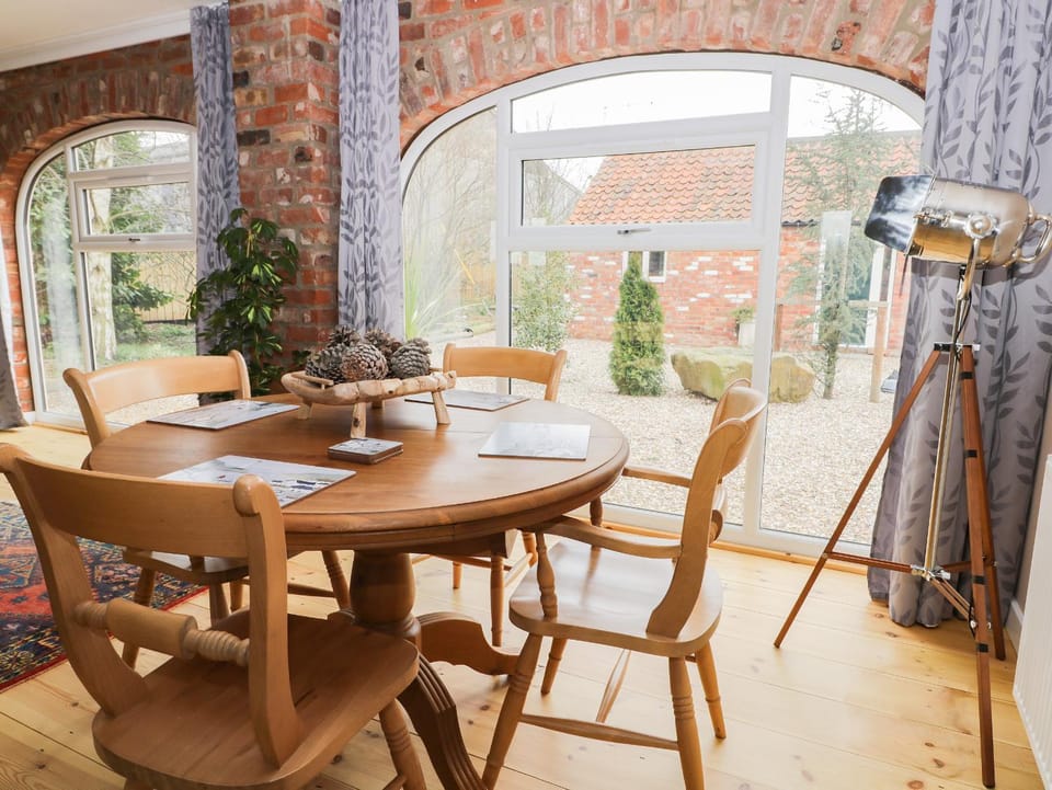 Pipistrelle Cottage House in England