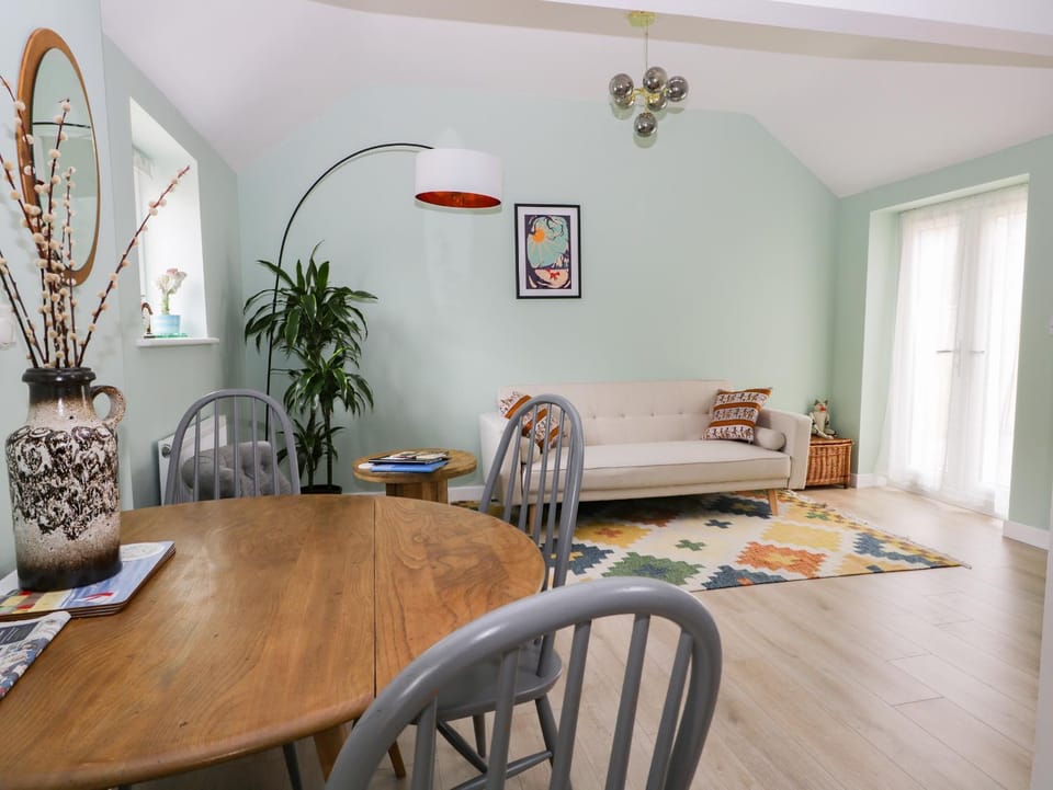 Robin's Nest Cottage House in England