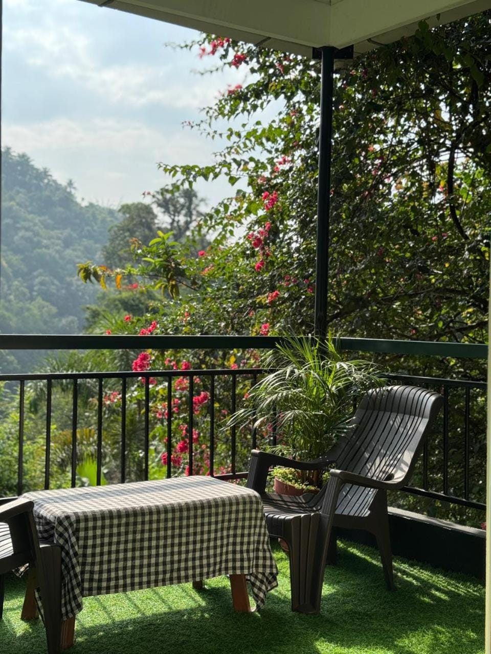 Riverbench Homestay Munnar, Anaviratty Vacation rental in Kerala