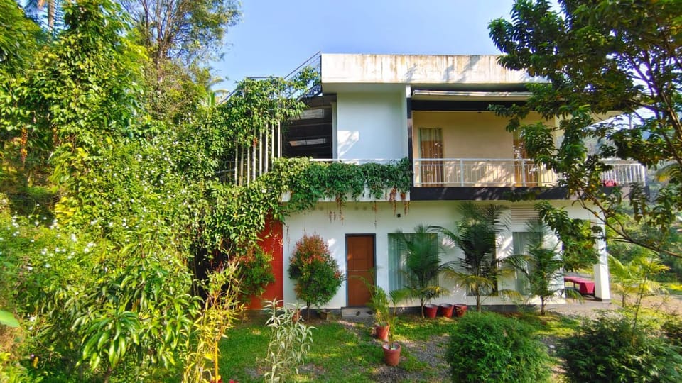 Riverbench Homestay Munnar, Anaviratty Vacation rental in Kerala