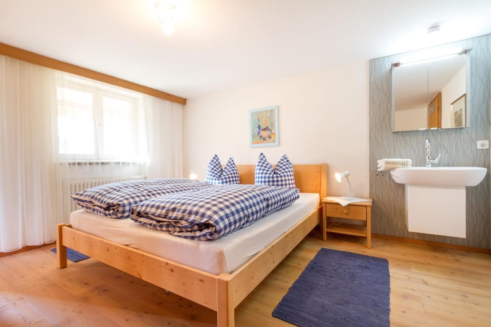 Bed, Photo of the whole room, Decorative detail, Bedroom