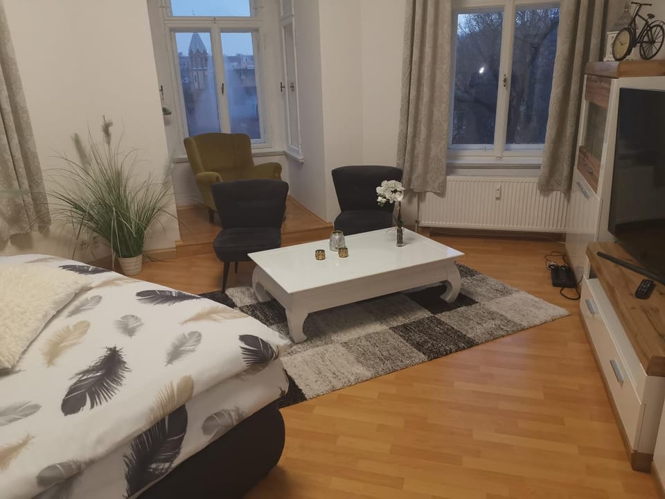 Communal lounge/ TV room, Living room, Seating area