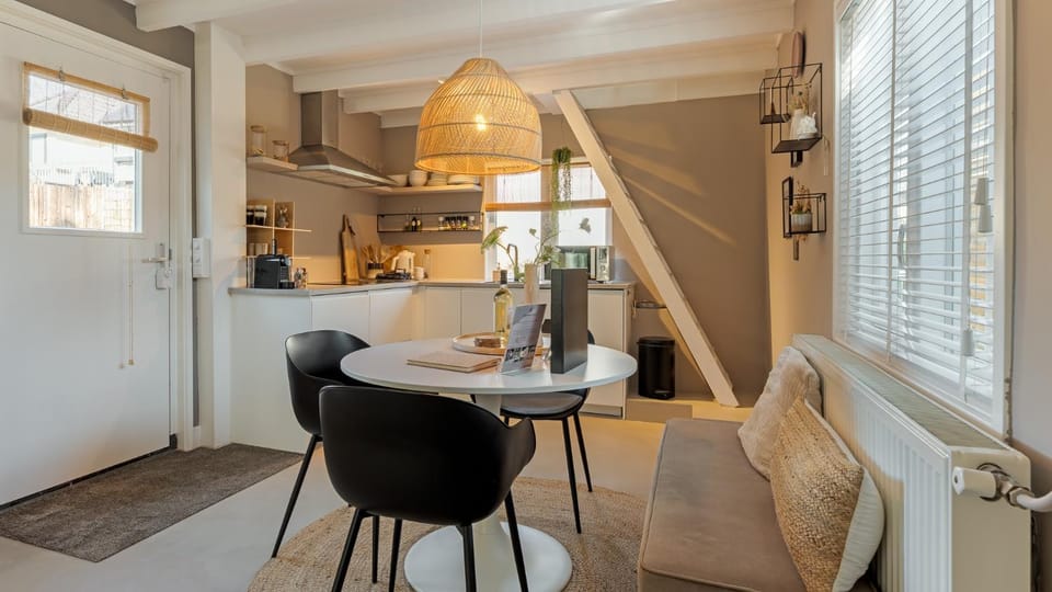 Dining area, kitchen