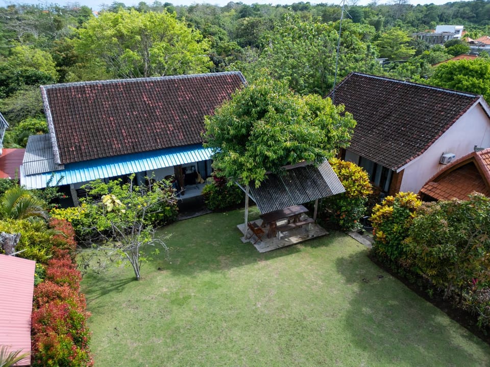 Property building, Day, Garden, Garden, Garden view
