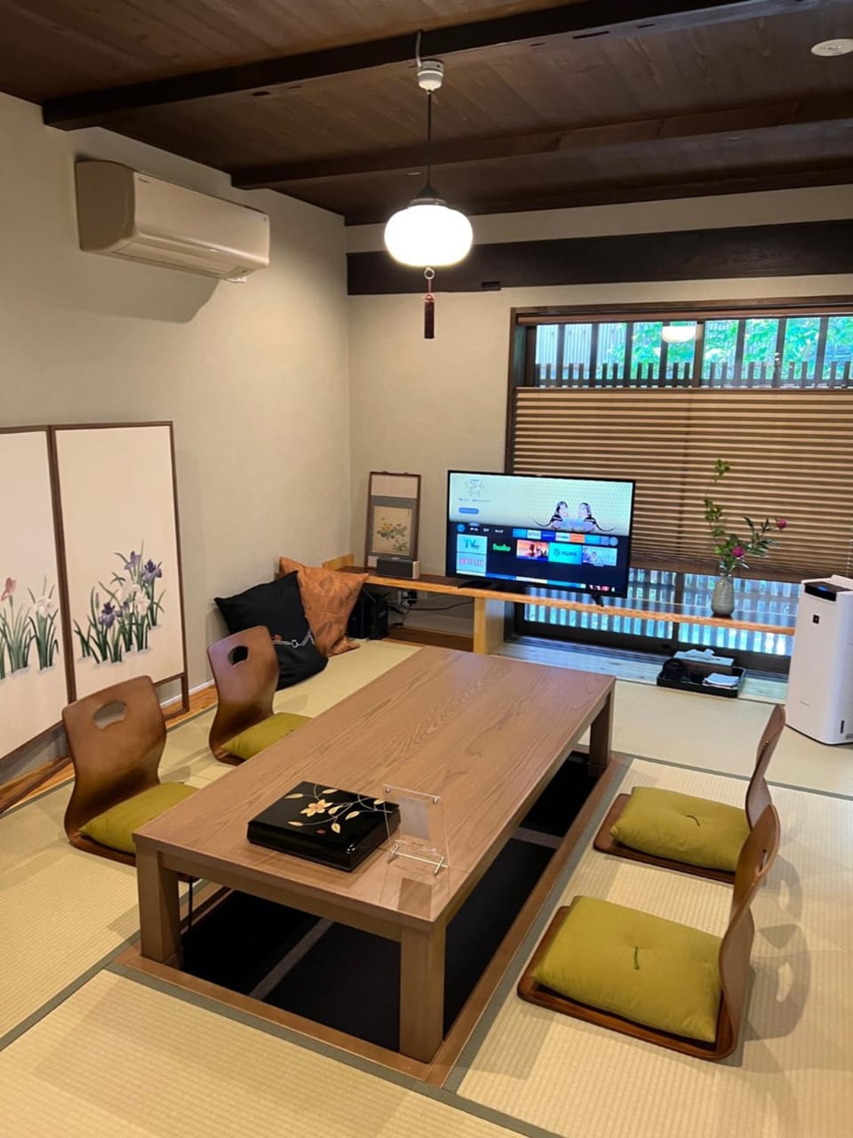 TV and multimedia, Living room, Dining area