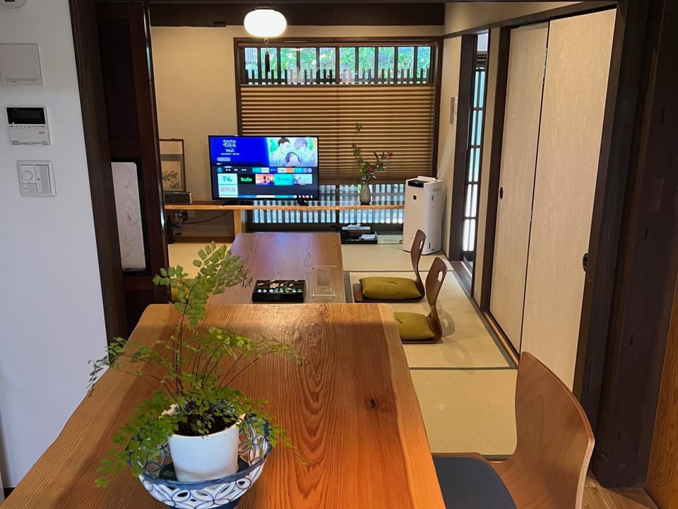 TV and multimedia, Kitchen or kitchenette, kitchen