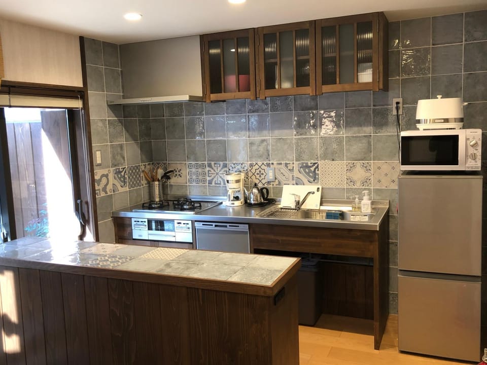 Kitchen or kitchenette, dishwasher