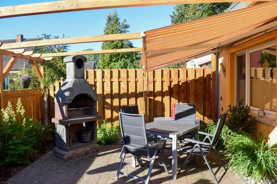 Property building, BBQ facilities, Balcony/Terrace, Seating area