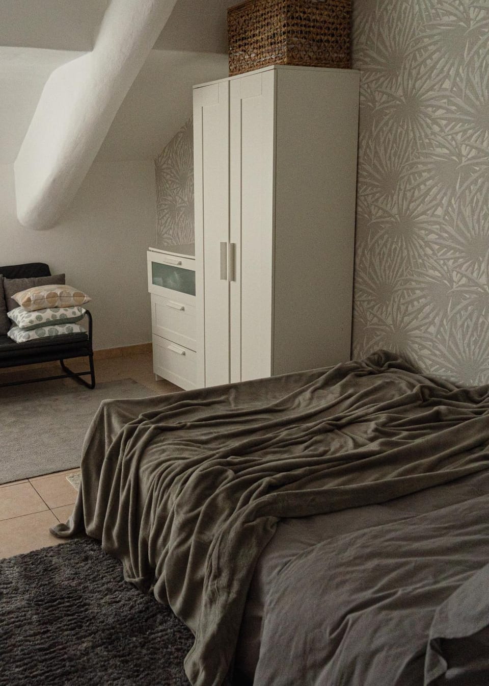 Bed, Photo of the whole room, Bedroom, wardrobe