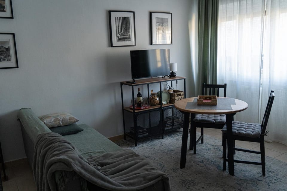 TV and multimedia, Living room, Dining area