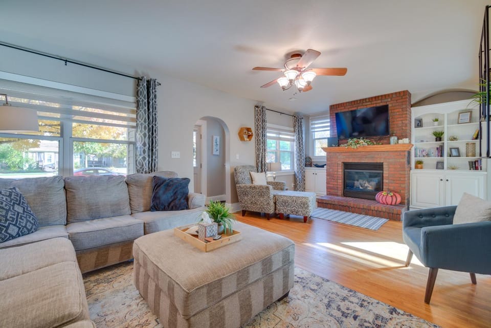Charming Getaway, Walk to Windsor Lake & Downtown! House in Greeley
