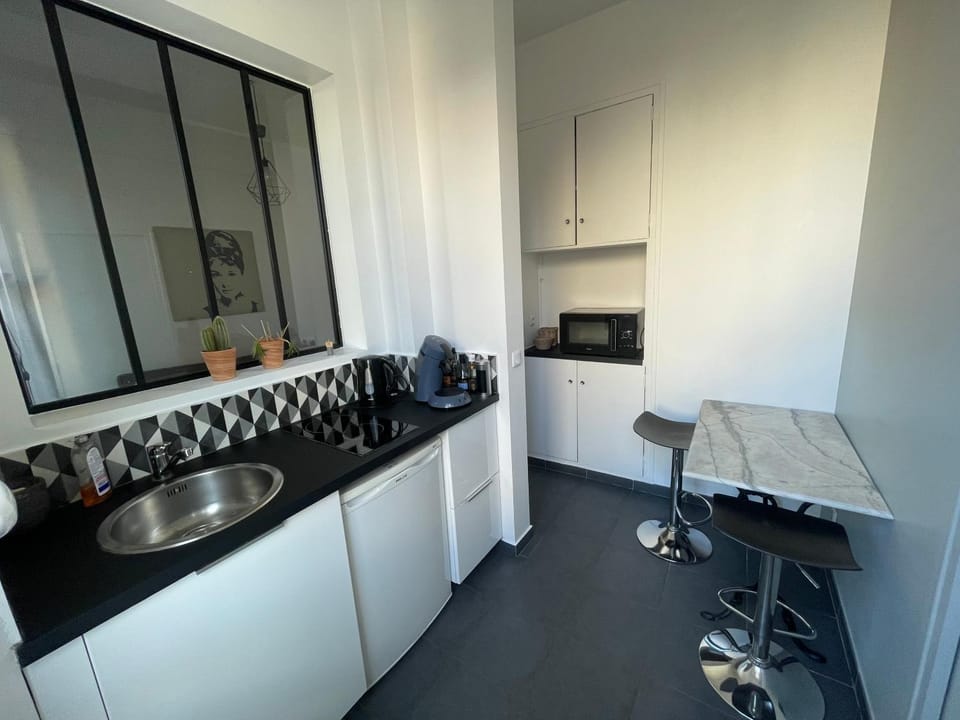 Kitchen or kitchenette