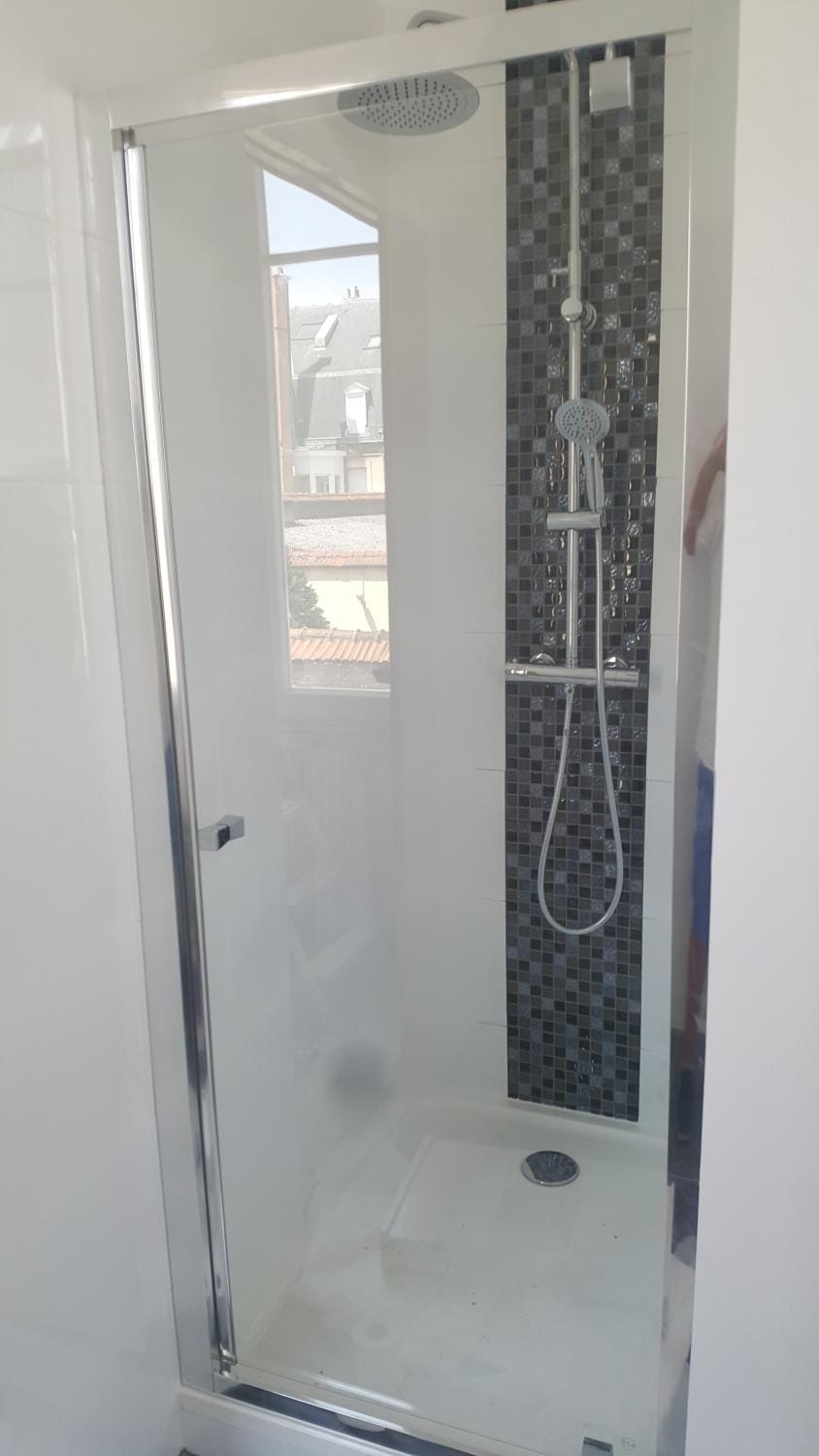 Shower, Living room