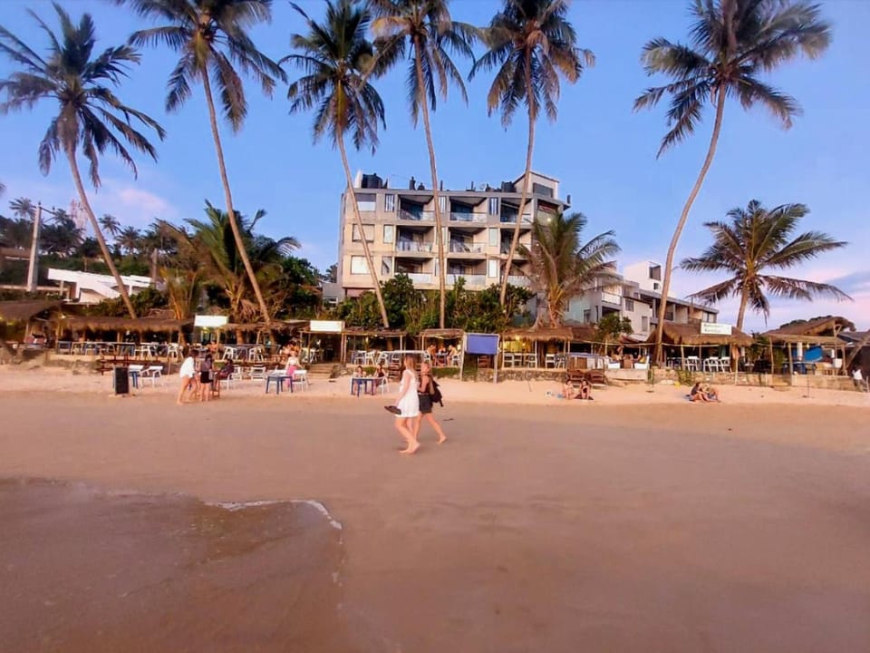 Suncoast Beach Hotel Hotel in Mirissa