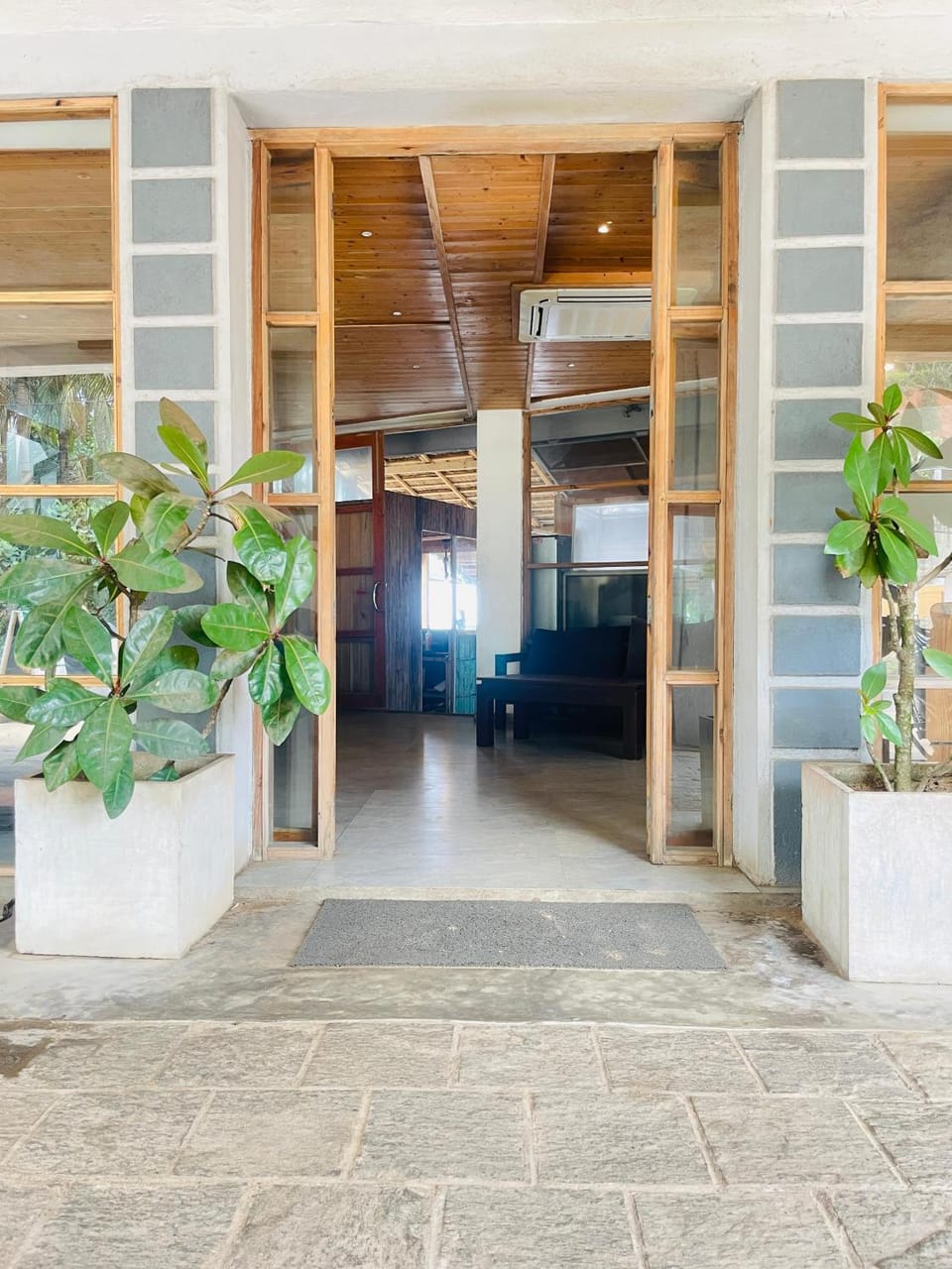 Suncoast Beach Hotel Hotel in Mirissa