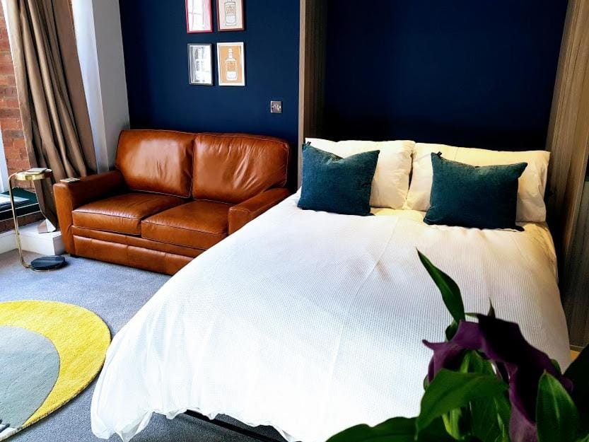 Bed, Living room