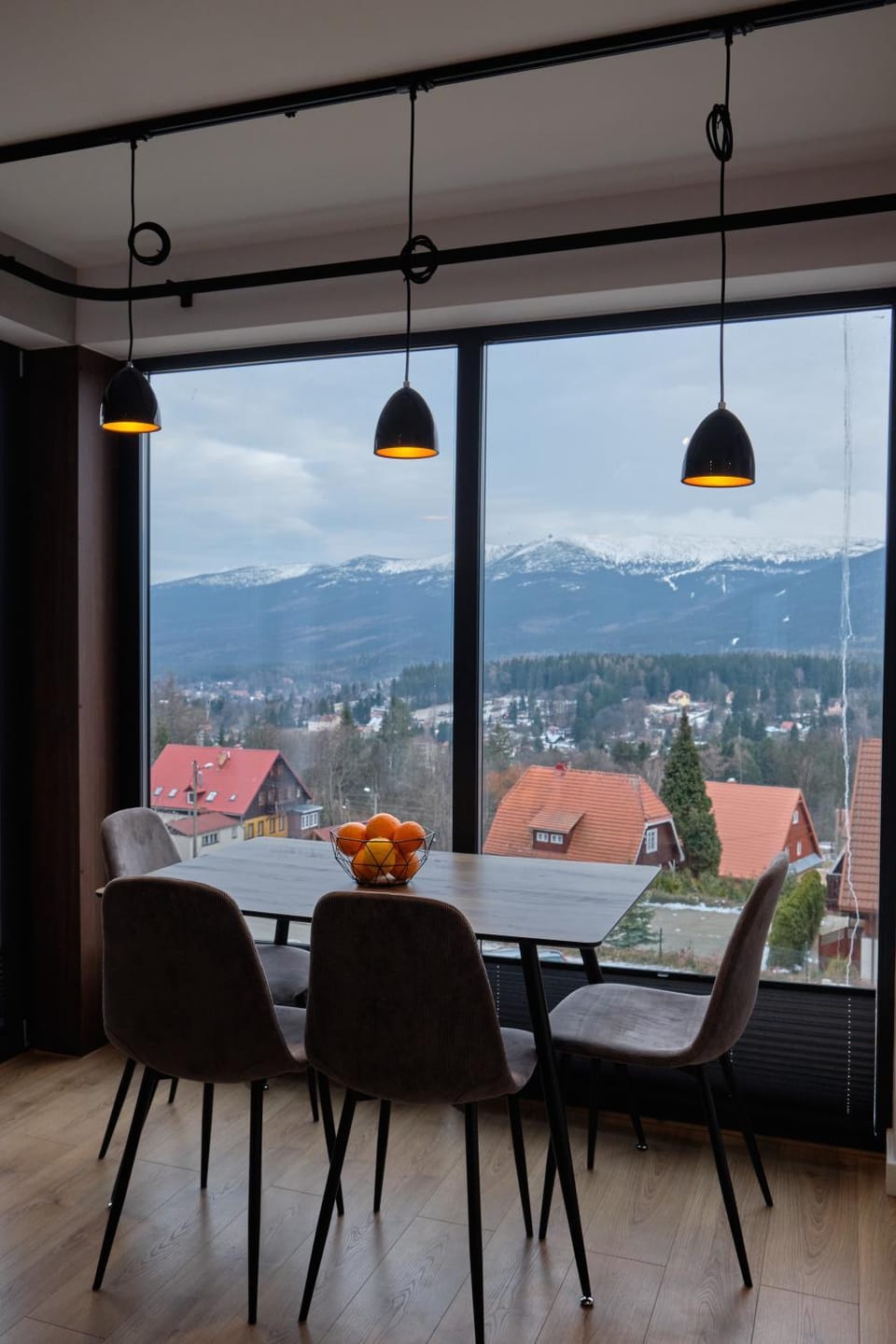 Dining area, Mountain view