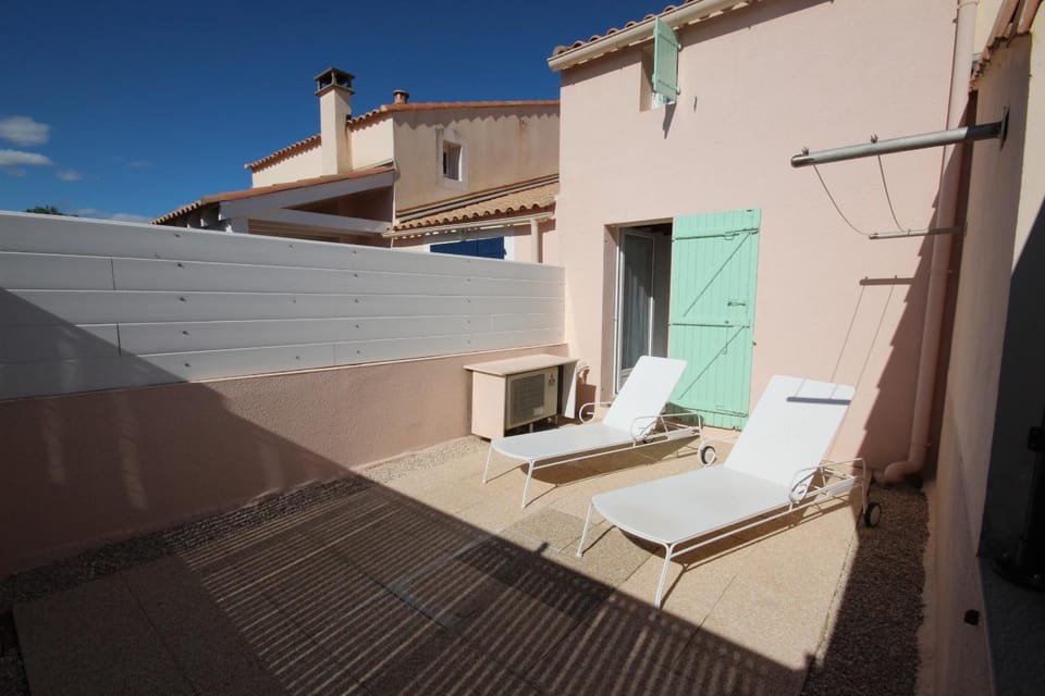 Patio, sunbed