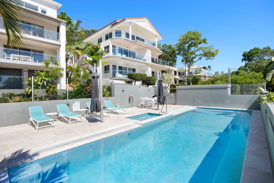 Property building, Swimming pool, Swimming pool, sunbed
