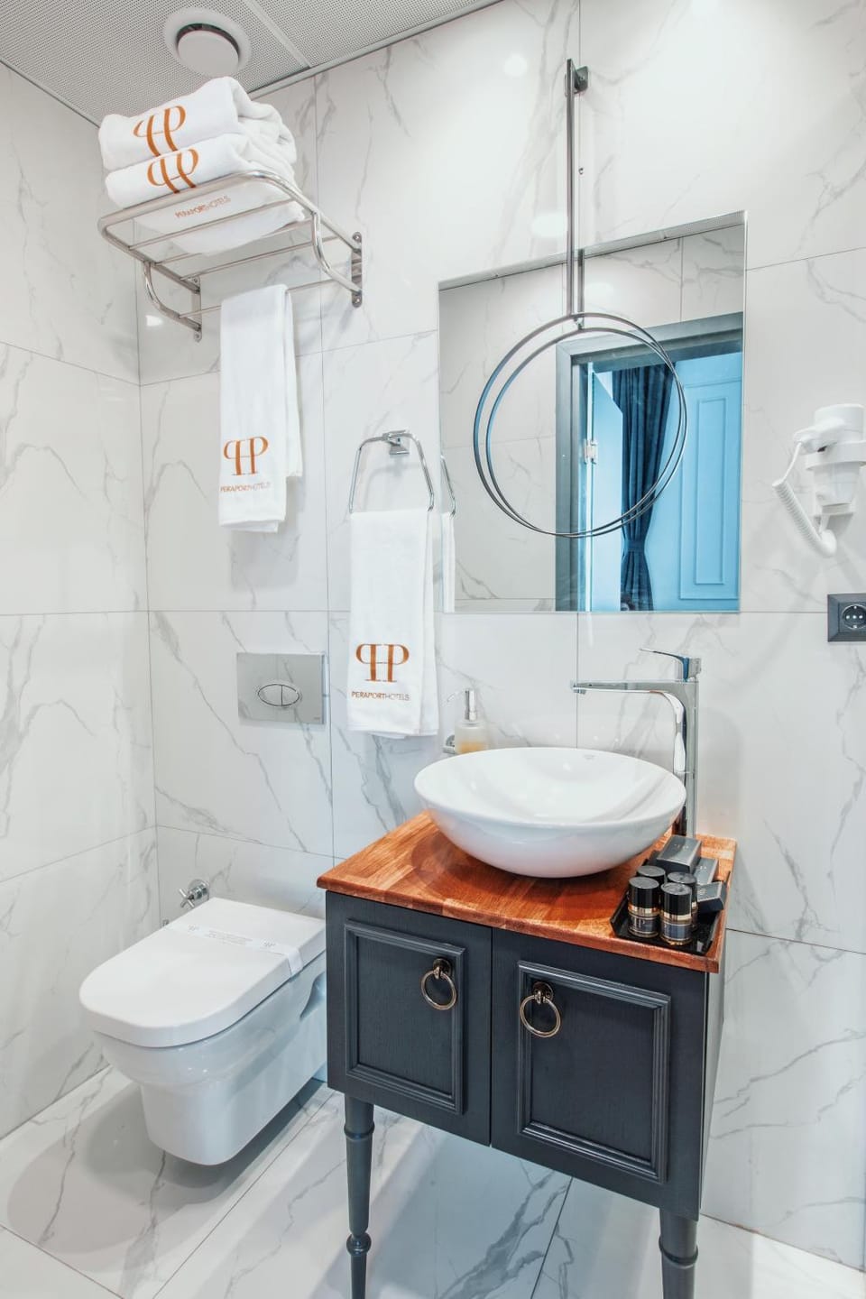 Toilet, Bathroom, towels