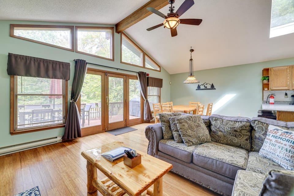 Secluded Family Cabin w/ Fire Pit in Lake Ariel! Cabin in Pocono Mountains