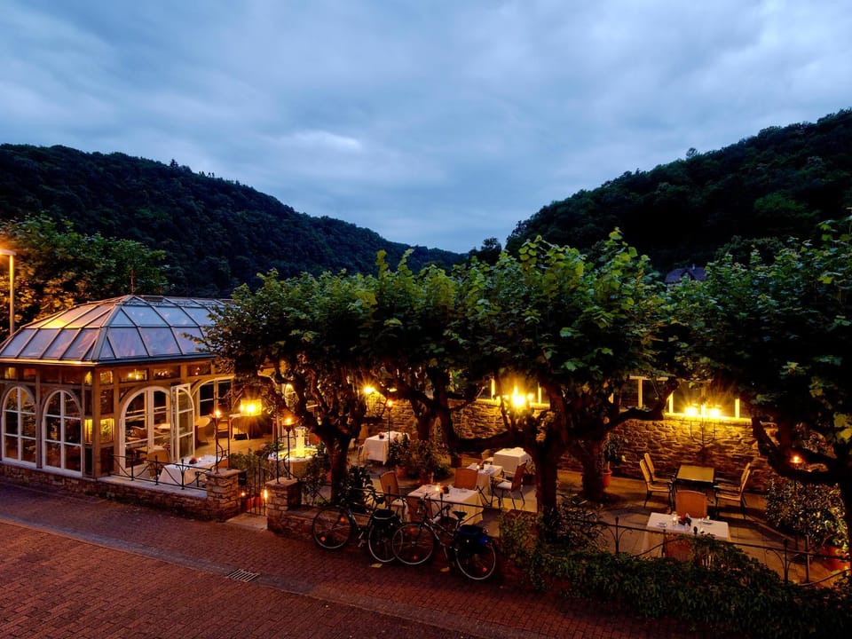 Restaurant/places to eat, Balcony/Terrace, Balcony/Terrace