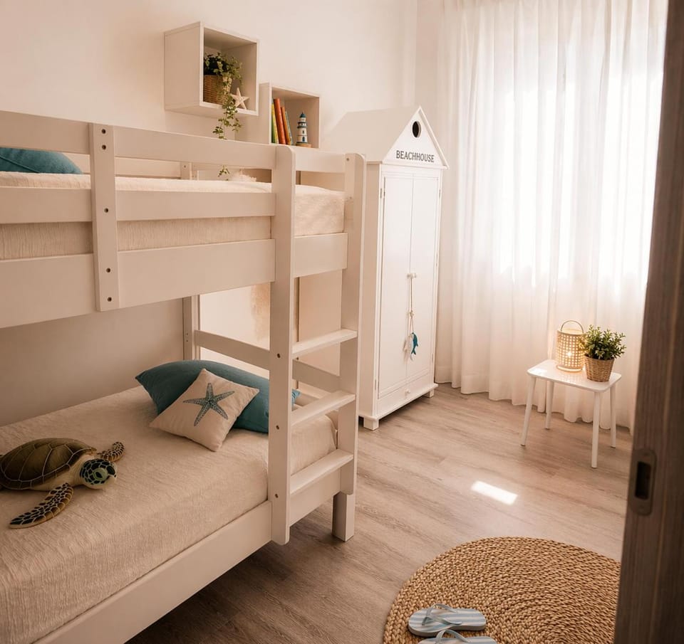 Bed, Photo of the whole room, Bedroom, bunk bed, internet, towels, wardrobe, air conditioner