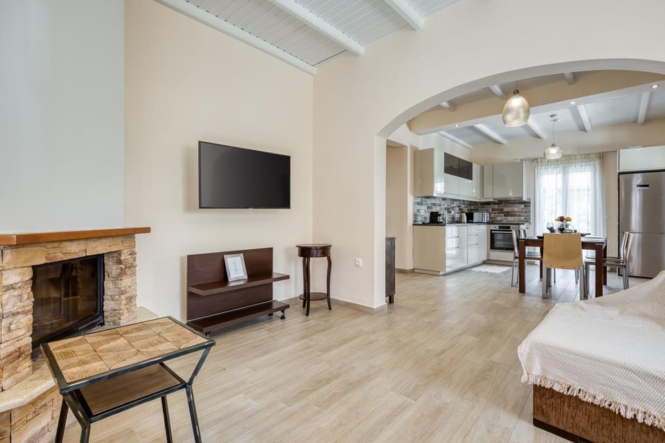 TV and multimedia, Living room, Seating area, kitchen