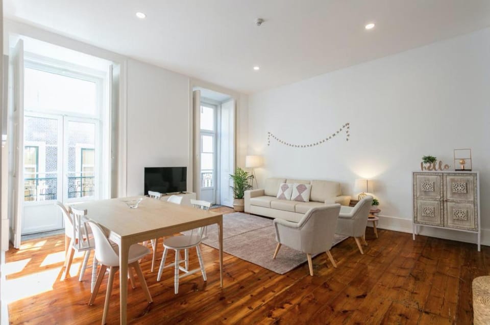 TV and multimedia, Living room, Seating area, Dining area