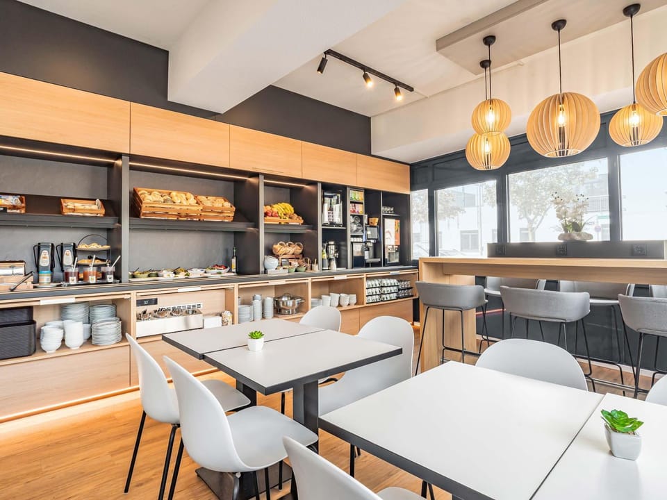 Lounge or bar, Breakfast
