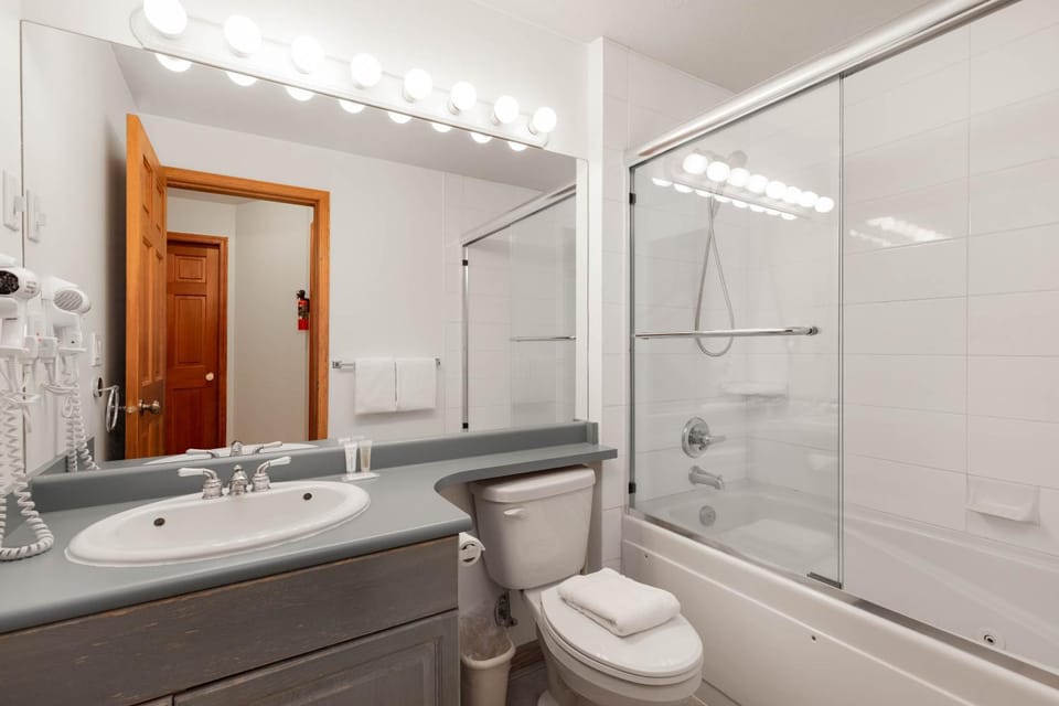 Stoney Creek Sunpath by Whistler Premier Apartment in Whistler