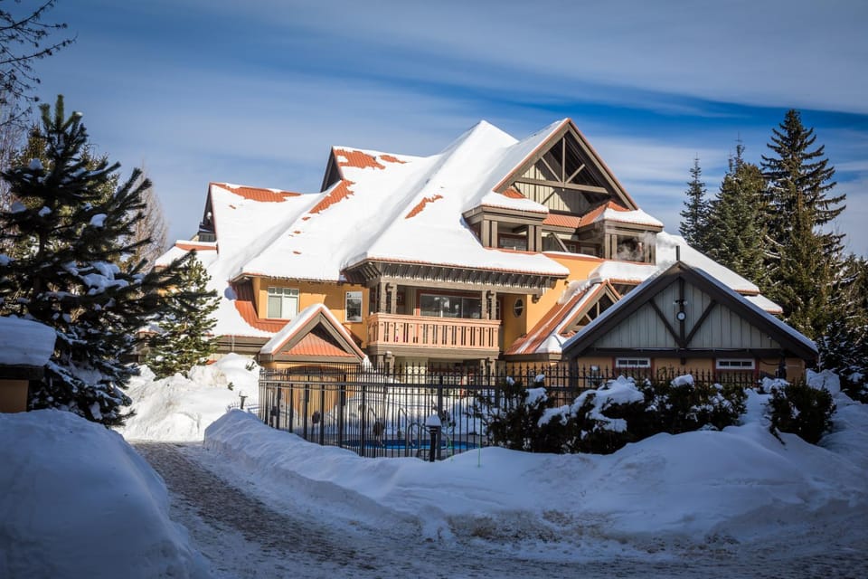 Stoney Creek Sunpath by Whistler Premier Apartment in Whistler