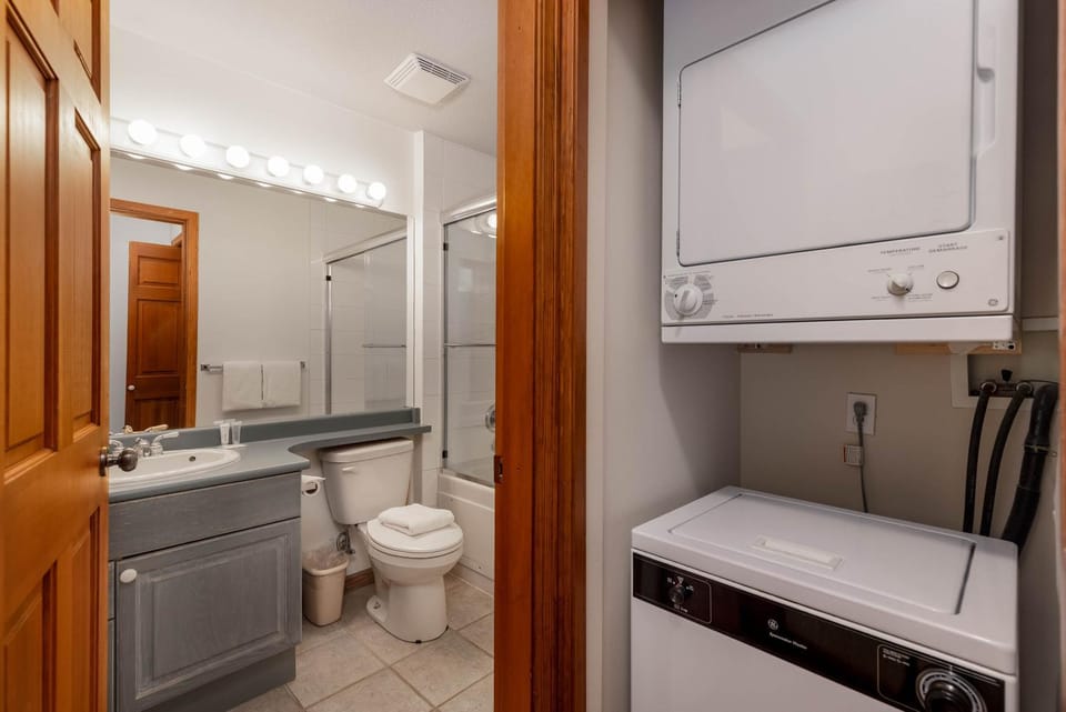 Stoney Creek Sunpath by Whistler Premier Apartment in Whistler