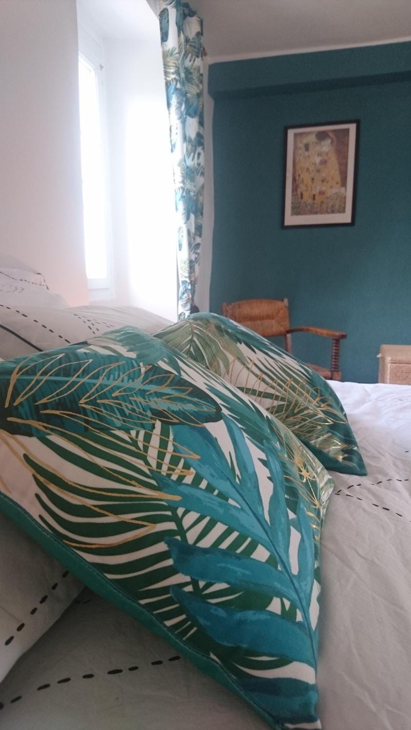 Bed, Decorative detail, Bedroom