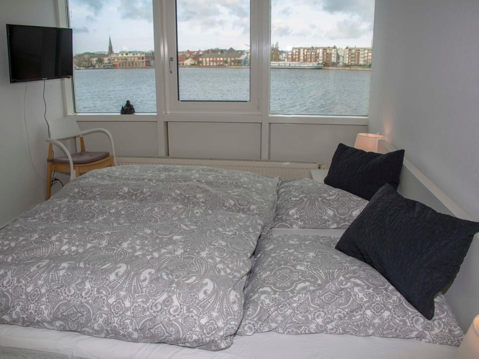Bed, Bedroom, River view