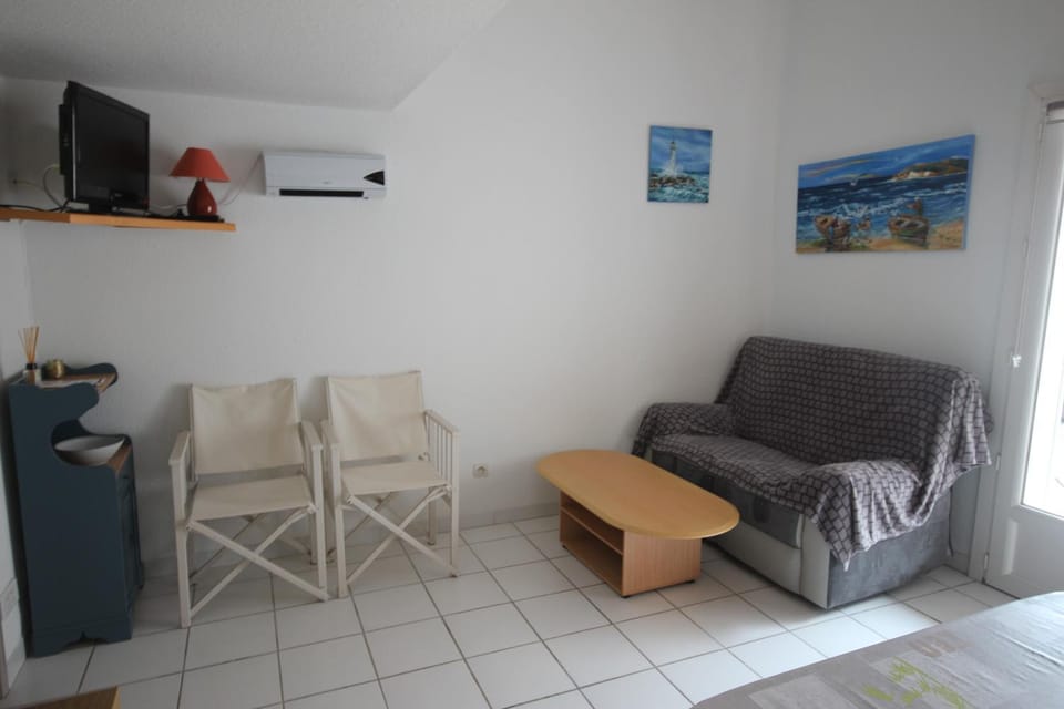 TV and multimedia, Seating area
