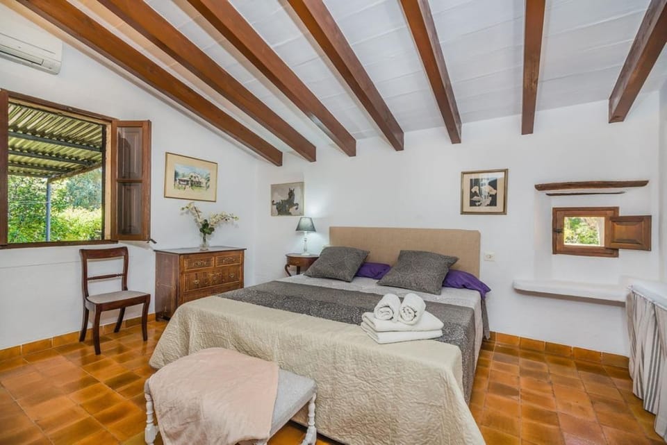 Property building, Living room, Bedroom