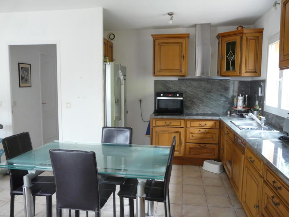 Kitchen or kitchenette, Dining area, Communal kitchen