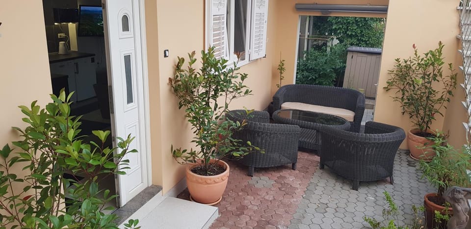 Patio, Facade/entrance, Balcony/Terrace