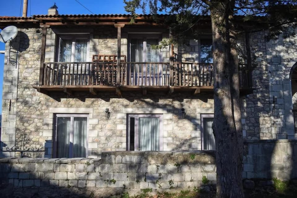 Theonimfi Stone House House in Arcadia, Greece