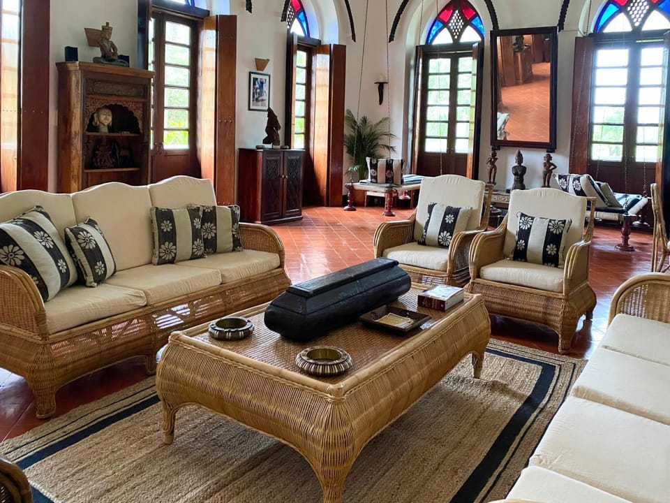 Living room, Seating area