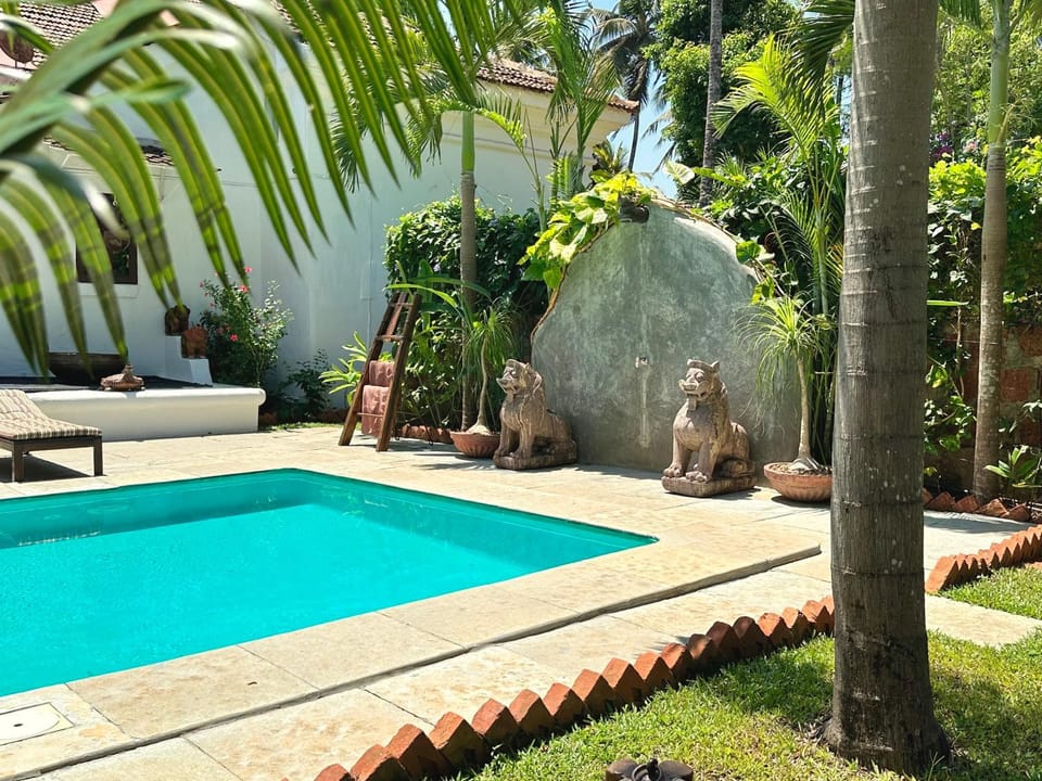 Shower, Day, Garden, Garden view, Pool view, Swimming pool, Swimming pool, sunbed