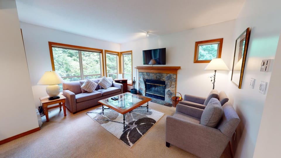Painted Cliff by Whistler Premier Apartment in Whistler